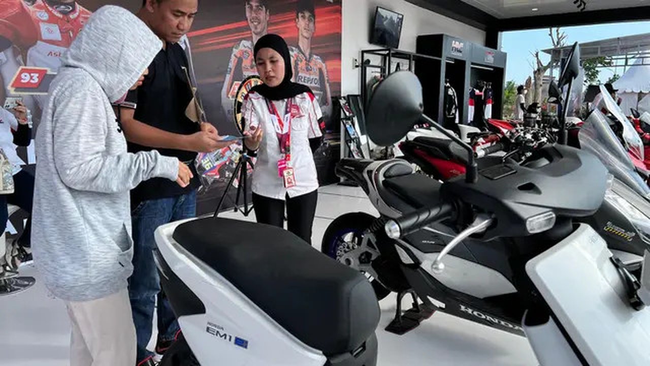 Sepeda motor listrik Honda EM1 e jadi sorotan di MotoGP Mandalika 2024.