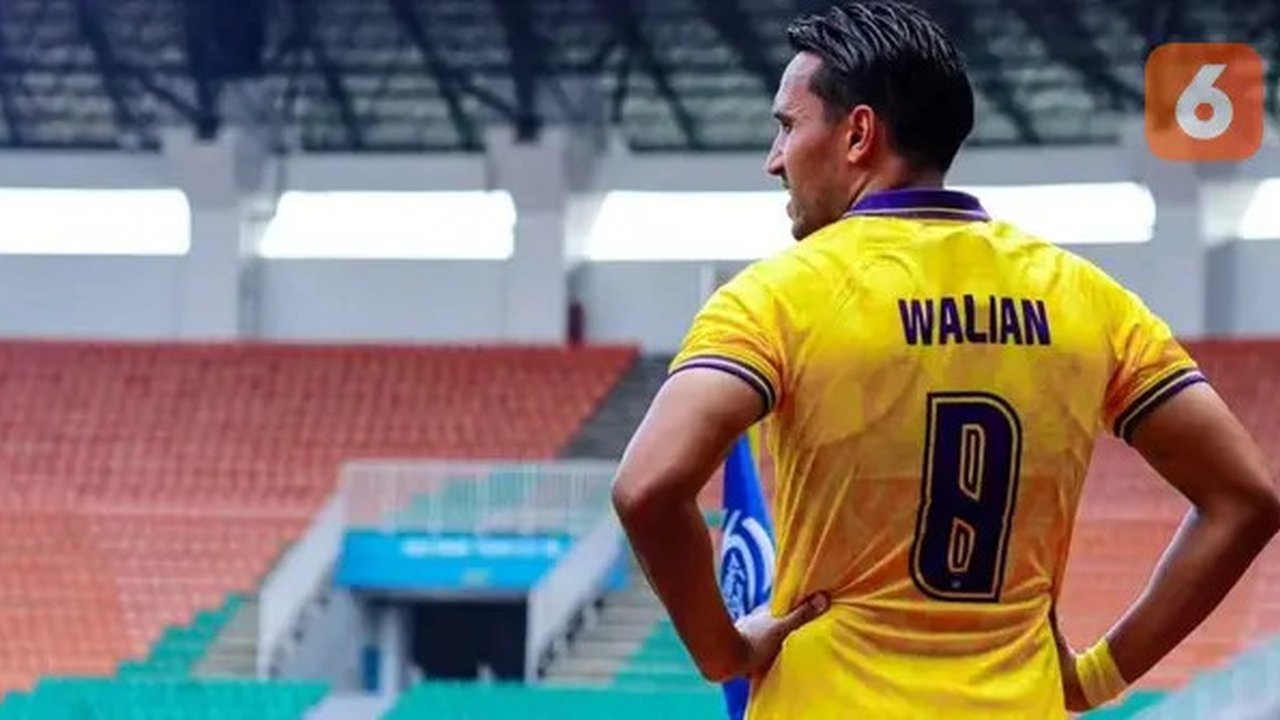 Ezra Walian mengaku kubu PSM takut dengan tendangan mautnya. (Bola.com/Gatot Sumitro)