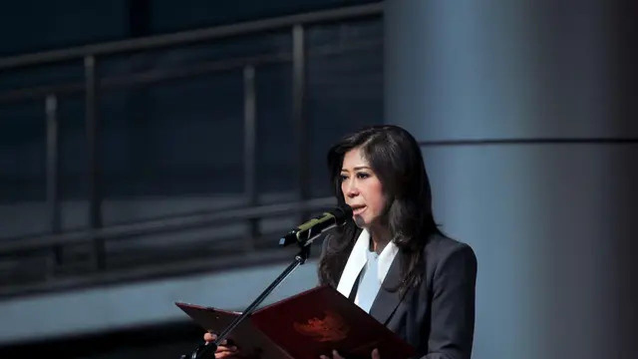 Menkomdigi Meutya Hafid dalam Upacara Peringatan Hari Sumpah Pemuda ke-96 Tahun 2024 di Kantor Kementerian Komdigi, Jakarta Pusat, Senin (28/10/2024). Credit: Komdigi