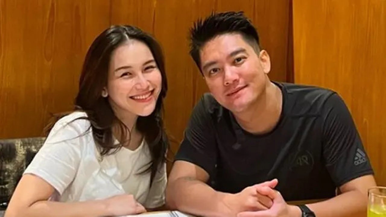 Namun, gosip mengenai keduanya tengah menjalin hubungan asmara langsung dibantah oleh Ayu Ting Ting. Ibu dari Bilqis ini menyebut jika dirinya dan Boy William hanya sebatas teman. (Liputan6.c