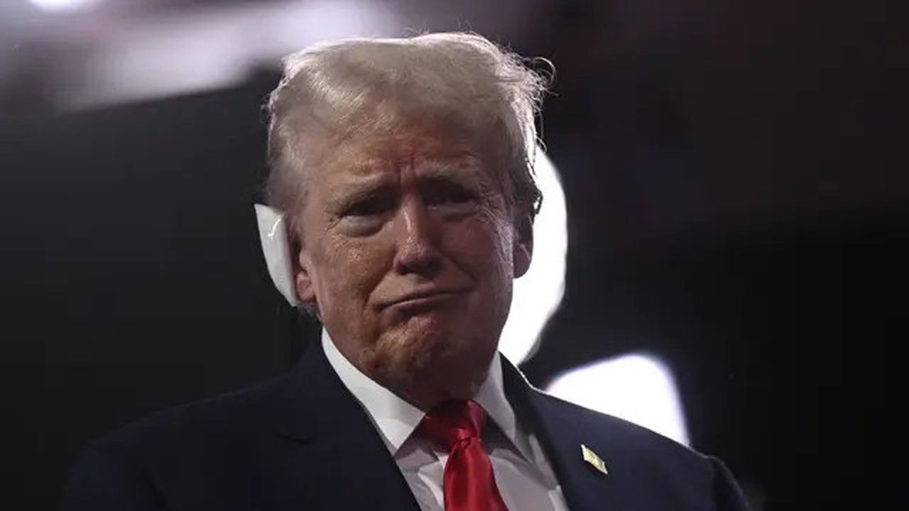 Sebelumnya diberitakan, Donald Trump terluka setelah pria bersenjata Thomas Matthew Crooks, melepaskan tembakan ke arahnya selama rapat umum di Butler, Pennsylvania, pada Sabtu, 13 Juli 2024.