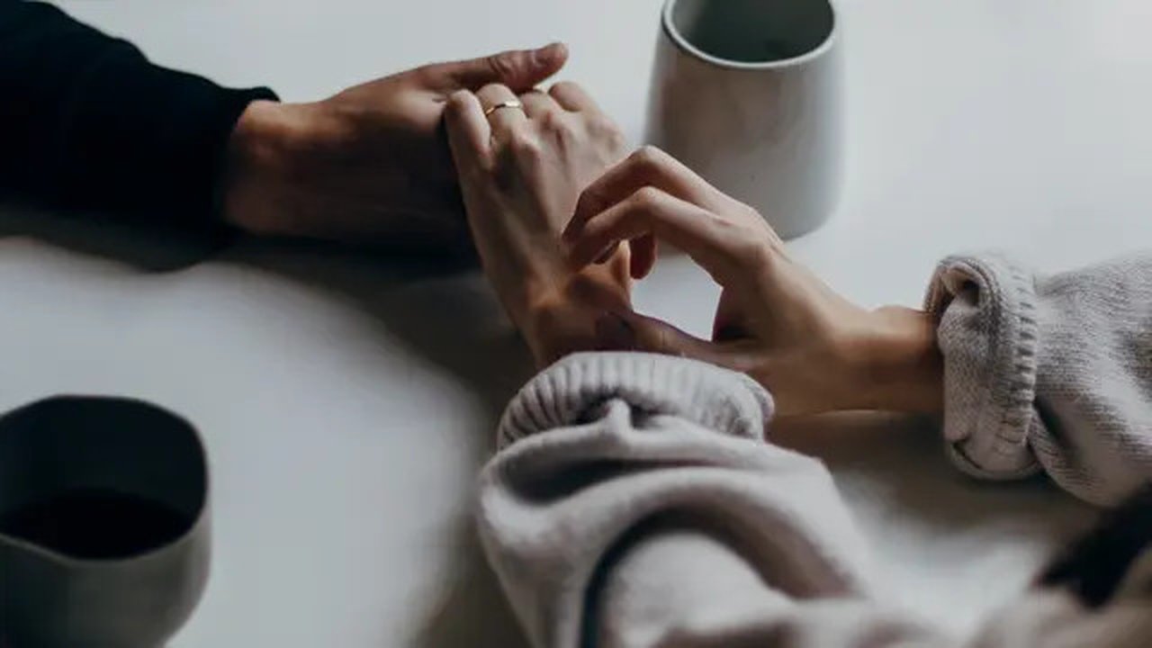 Ilustrasi pasangan yang sedang membicarakan masa depan. (Foto: Unsplash/Priscilla Du Preez)