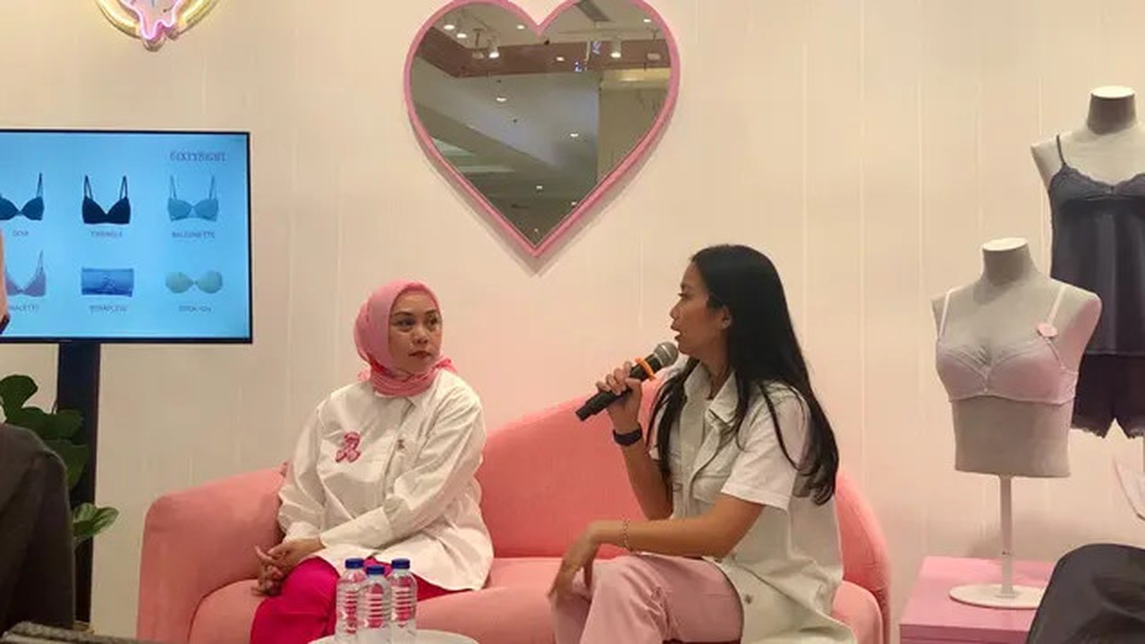 Sesi talkshow exclusive Media Session-Bra Fit, Body Fit : Health % Style with 6IXTY8IGHT bertujuan untuk menemukan bra sempurna dan dukung kesehatan kanker payudara di Jakarta, Rabu, 6 Novemb