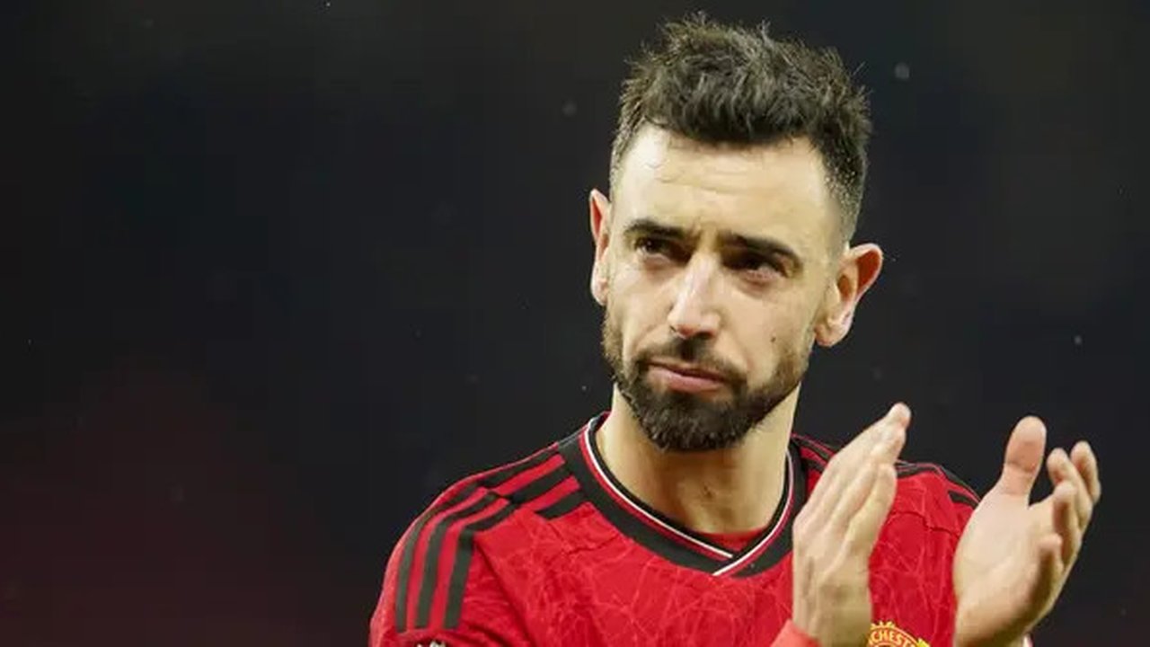 Bruno Fernandes sempat gagal mengksekusi penalti menjadi gol. Meski begitu, sang kapten sukses secara konsisten meneror pertahanan Chelsea, baik di babak pertama maupun kedua. (AP Photo/Da