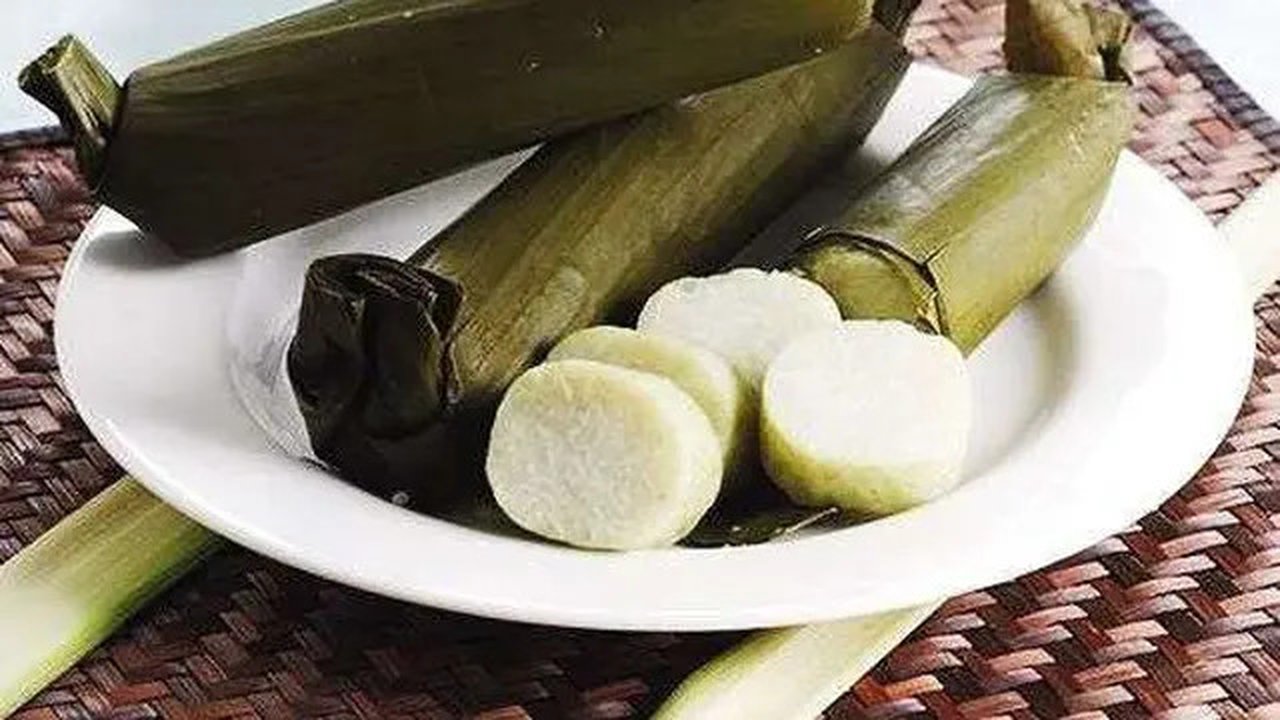 Lontong (Sumber: lokataste.com)
