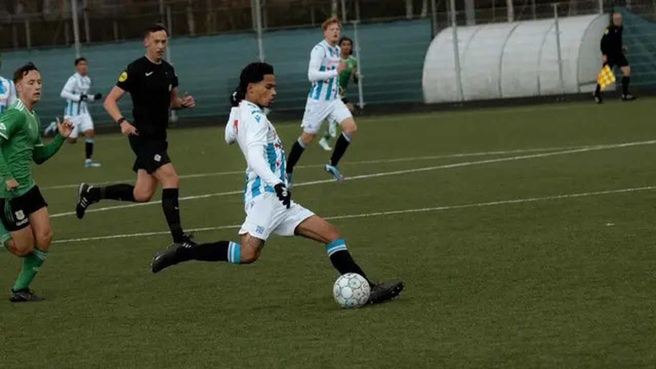 Aksi Xavi Woudstra bersama SC Heerenveen U-21. (Instagram/Xavi Woudstra)