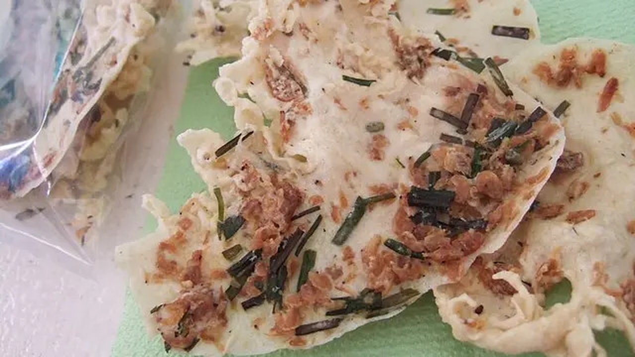 Rempeyek udang rebon. (Liputan6.com/Wikimedia Commons/Midori
