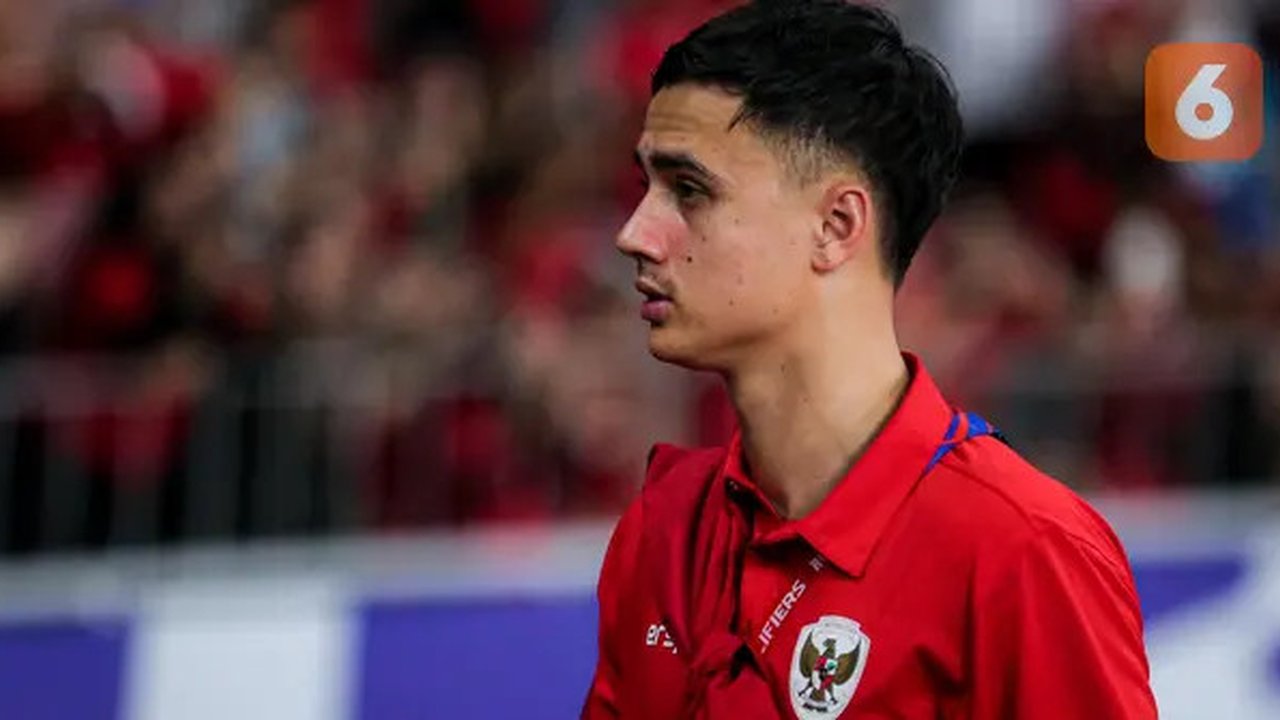 Eliano Reijnders setelah pertandingan Timnas Indonesia versus Jepang di Stadion Utama Gelora Bung Karno (SUGBK), Senayan, Jakarta, Jumat (15/11/2024). (Bola.com/Bagaskara Lazuardi)