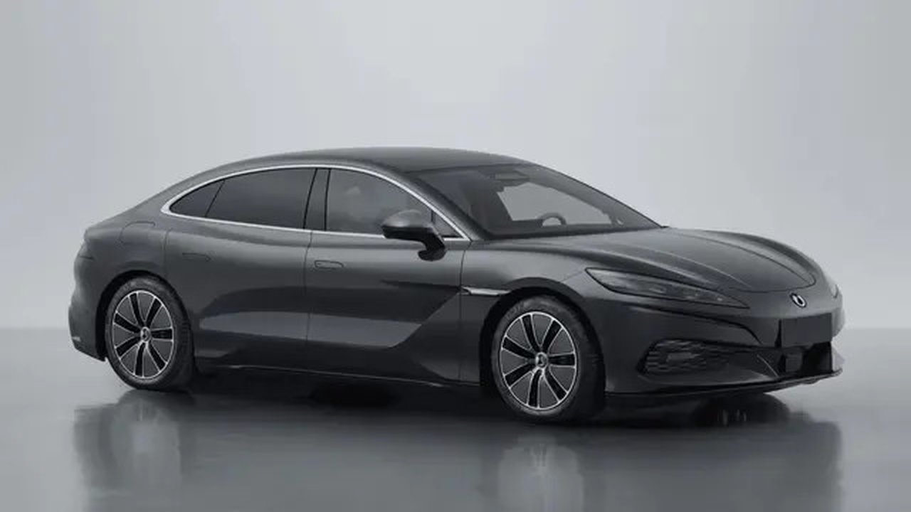 Ilustrasi Denza Z9 yang dipamerkan di ajang Guangzhou Auto Show 2024. (Carsnewschina / Rendy Yansah)
