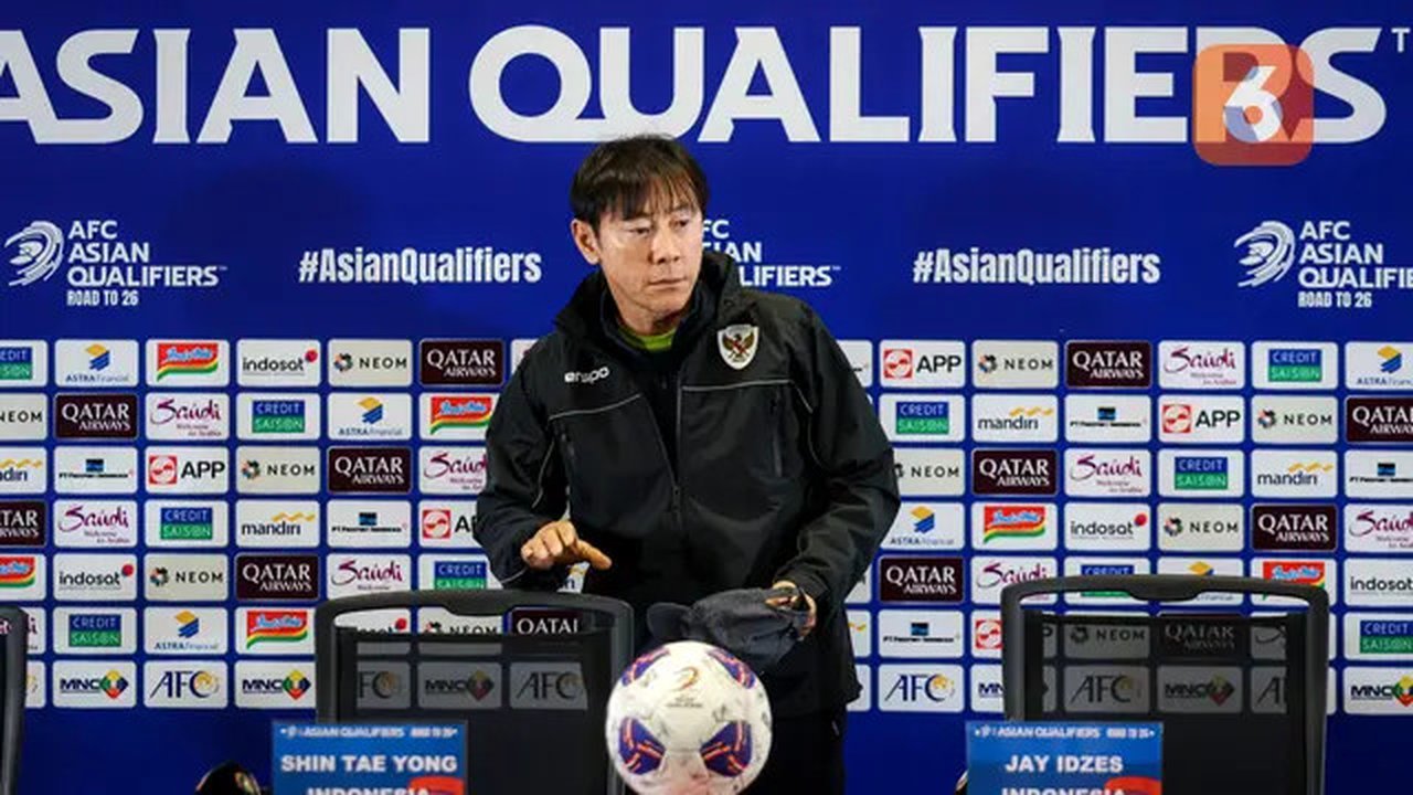 Pelatih Timnas Indonesia Shin Tae-yong dalam sesi konferensi pers jelang Timnas Indonesia Vs Jepang. Konferensi pers digelar di Stadion Utama Gelora Bung Karno, Jakarta, Kamis (14/11/2024). (