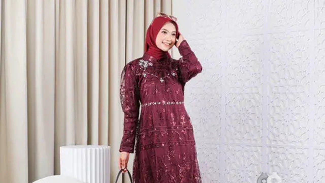 Dress Satin Full Tile yang Menawan dan Glamor (Credit: Shopee/Raisha Gamis)