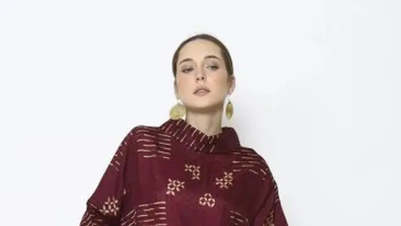 Inspirasi Batik Tunik Modis untuk ke Kantor dan Kondangan, Tampil Anggun dan Nyaman di Setiap Kesempatan (zalora)