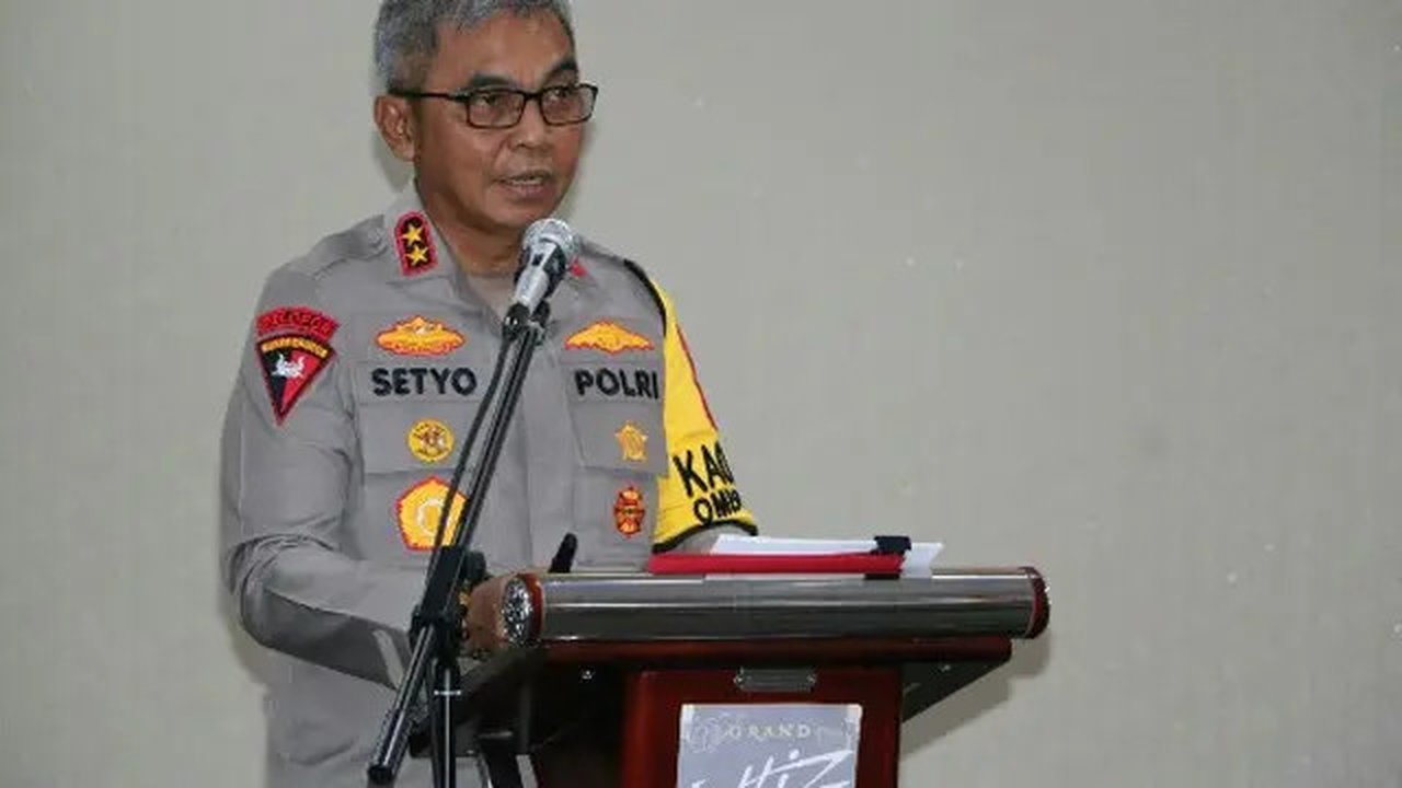 Kapolda Sulut Irjen Pol Setyo Budiyanto saat menyampaikan rilis akhir tahun 2023, di Hotel Grandwhizz Manado, Jumat (29/12/2023).