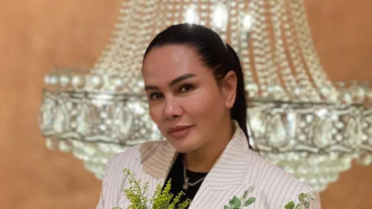 Akhirnya Fitri Salhuteru menyampaikan pernyataan sikap sekaligus klarifikasi atas tudingan jadi biang keladi dalam masalah hidup Nikita Mirzani selama ini. (Foto: Dok. Instagram @fitri_sal