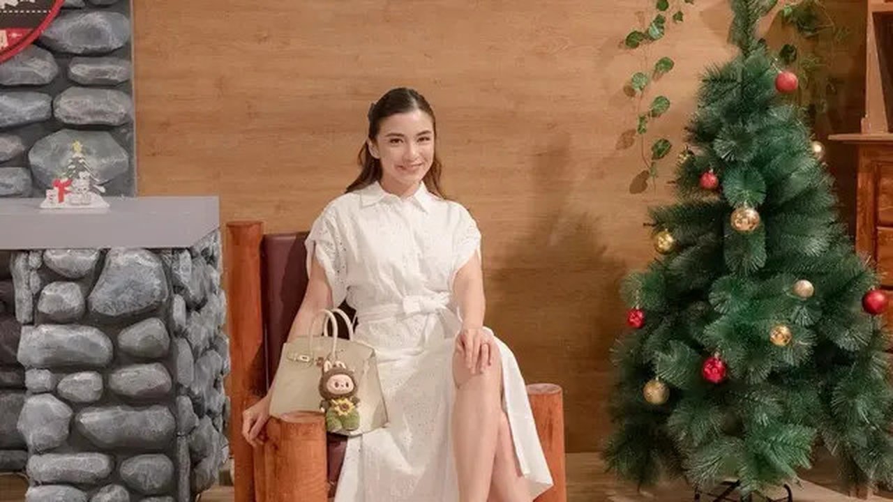 Tren boneka Labubu menjalar ke kalangan selebritas Tanah Air. Salah satu yang merasakan Chelsea Olivia. Ia ikut demam boneka Labubu gara-gara anak. (Foto: Dok. Instagram @chelseaoliviaa)
