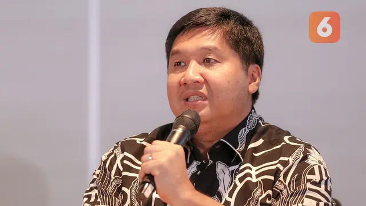 Maruarar Sirait memberikan keterangan saat pengumuman Satgas Independen Antimafia Bola Indonesia di Menara Danareksa, Jakarta Pusat, Rabu (20/09/2023). (Bola.com/Bagaskara Lazuardi)