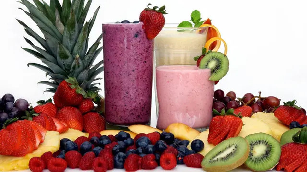 Dengan minum tiga smoothies ini, kamu akan menjadi lebih sehat dan tidurmu jadi nyenyak. | via: gentlemansgazette.com