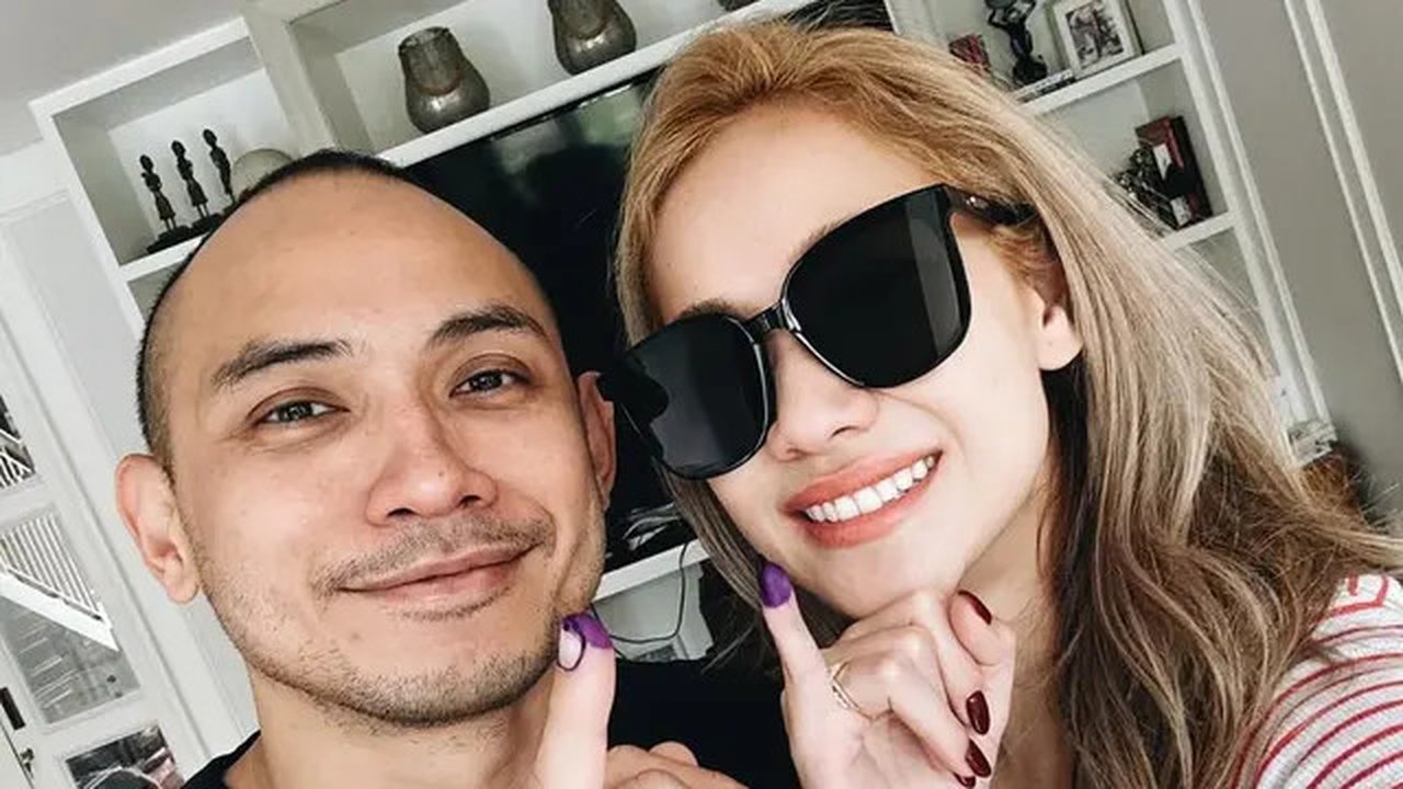Indonesia menggelar Pilkada 2024 pada 27 November 2024. Sejumlah artis pamer jari ungu setelah nyoblos di TPS dari BCL, Luna Maya, hingga Raffi Ahmad. (Foto: Dok. Instagram @itsmebcl)