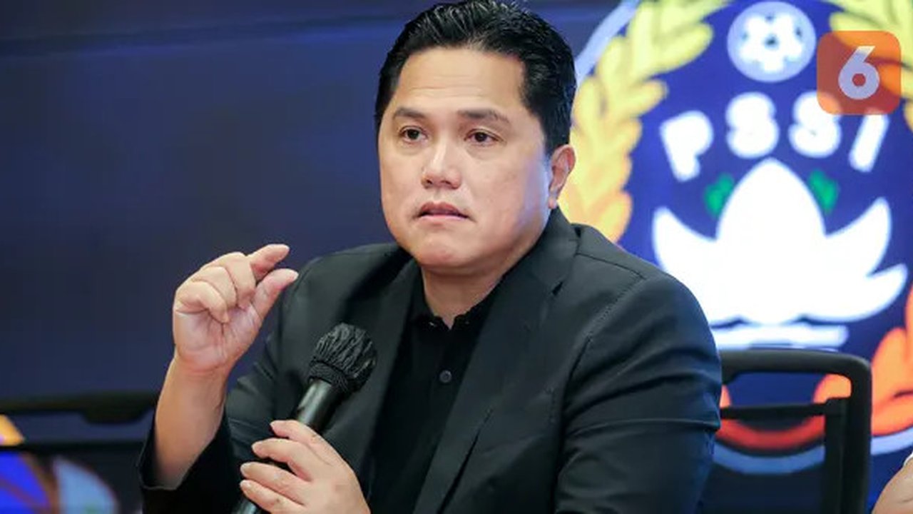 Ketua Umum PSSI, Erick Thohir memberikan keterangan saat konferensi pers mengenai perkembangan Timnas Indonesia Putri yang berlangsung di Stadion Utama Gelora Bung Karno (SUGBK), Senayan, Jak