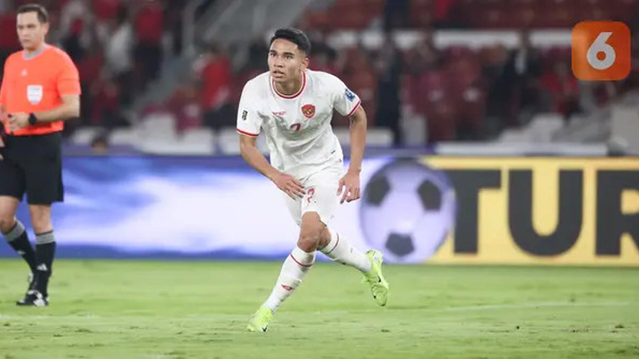 Bintang Timnas Indonesia, Marselino Ferdinan, berlari setelah mencetak gol ke gawang Arab Saudi dalam laga Kualifikasi Piala Dunia 2026 zona Asia yang digelar di Stadion Utama Gelora Bung Kar
