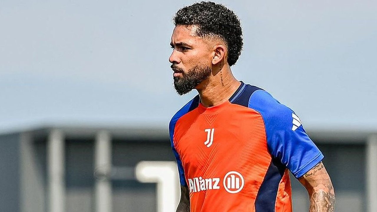 Butuh Uang, Juventus Siap Tawarkan Dua Pemain Ini ke MU dan Man City