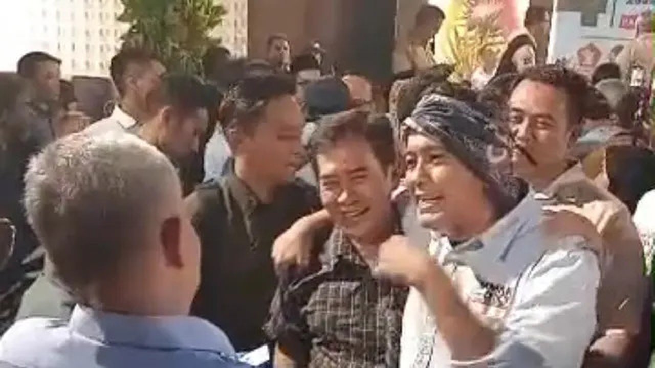 Pesohor sekaligus artis Raden Dicky Candranegara atau Dicky Candra yang mendampingi Calon Walikota Viman Alfarizi Ramadhan atau Viman diprediksi memenangi Pilkada Kota Tasikmalaya 2024. (Lipu