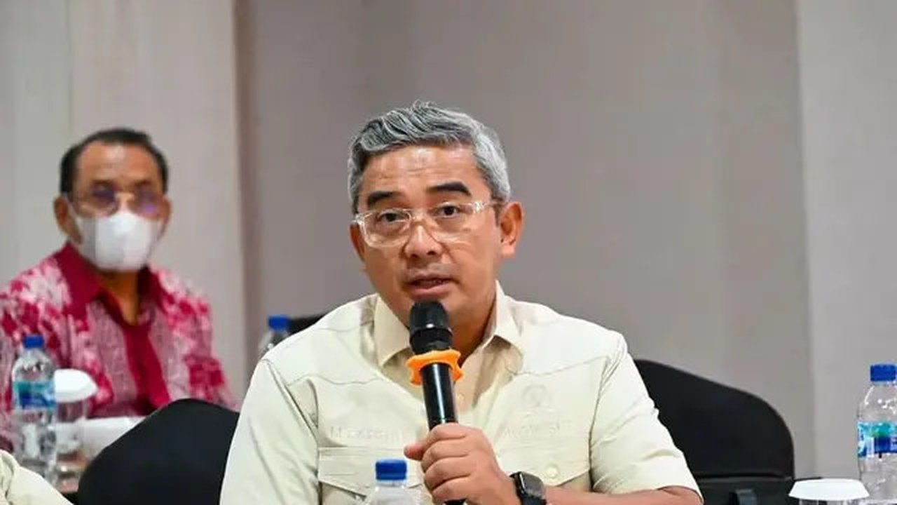 Penyiar radio dan presenter Farhan berlaga di Pilkada Bandung 2024. Didampingi Erwin, ia unggul dalam proses hitung cepat dengan 44,15 persen suara. (Foto: Dok. Instagram @dprri_nasdem)