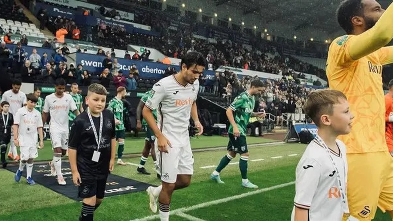 Nathan Tjoe-A-On menjalani debut bersama Swansea City, Rabu (14/8/2024) dini hari WIB. (Instagram/nathantjoeaon)