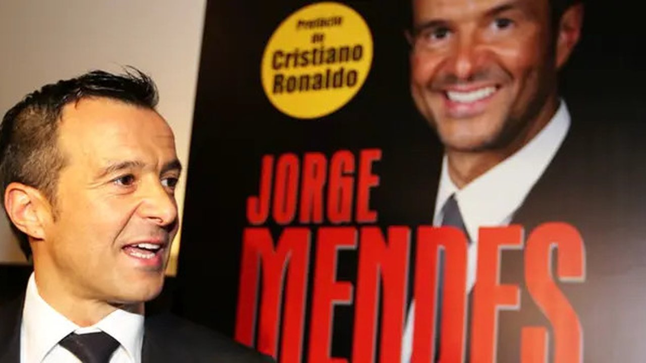 Jorge Mendes jadi agen olahraga paling berkuasa nomor dua di dunia versi Forbes. (EPA/Manuel De Almeida)
