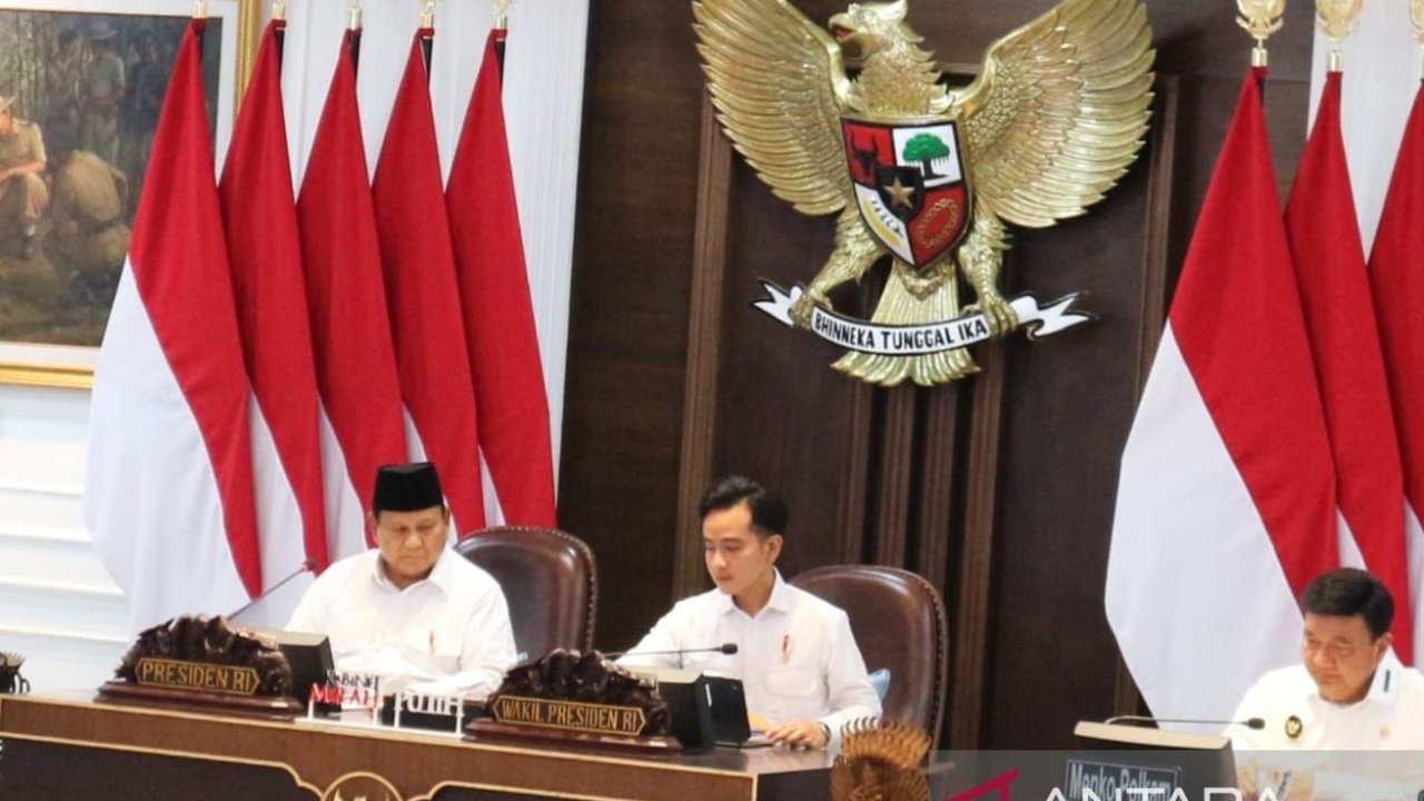 Presiden Republik Indonesia Prabowo Subianto mengungkapkan beberapa kinerja Kabinet Merah Putih (KMP) yang dinilainya telah memberikan banyak dampak positif ...