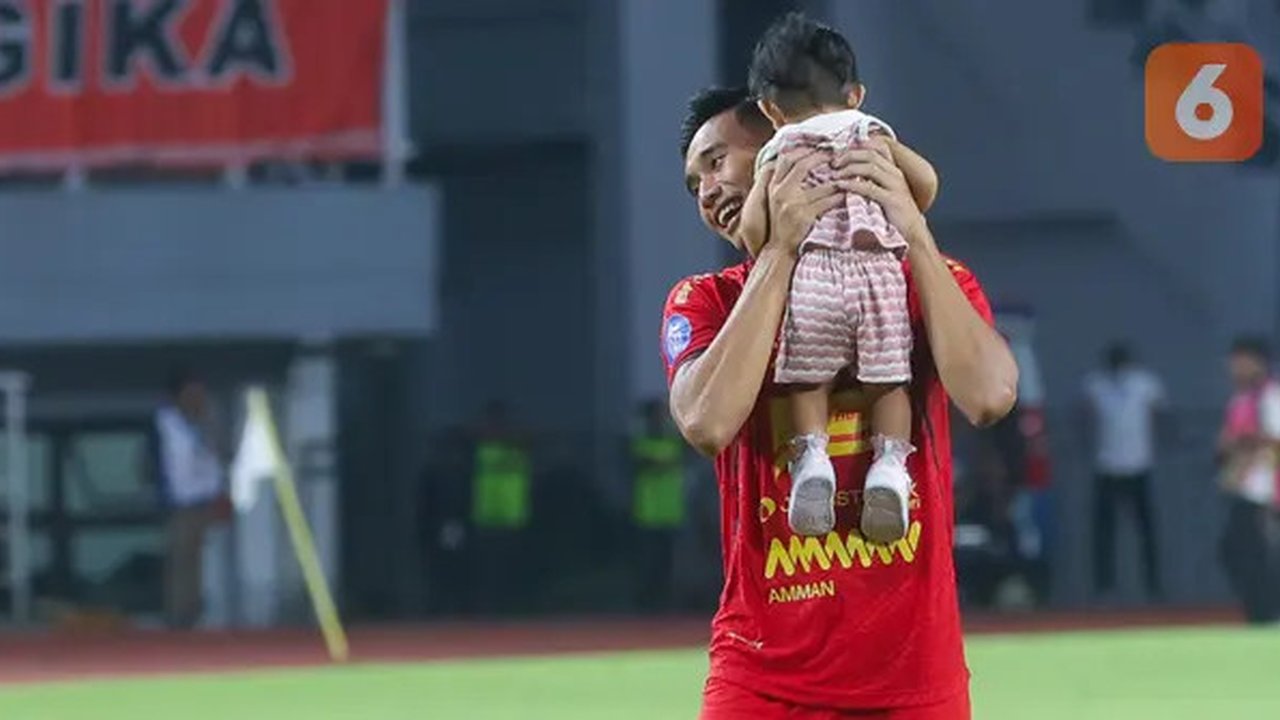 Pertandingan tersebut berakhir dengan kemenangan Persija Jakarta dengan skor 2-0. Gol Macan Kemayoran dicetak oleh Gustavo Almeida dan Marko Simic. (Bola.com/M Iqbal Ichsan)