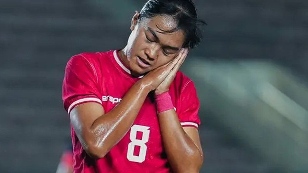 Pemain timnas putri Indonesia Reva Octaviani merobek gawang Kamboja pada final Piala AFF Wanita 2024. (X Timnas Indonesia)