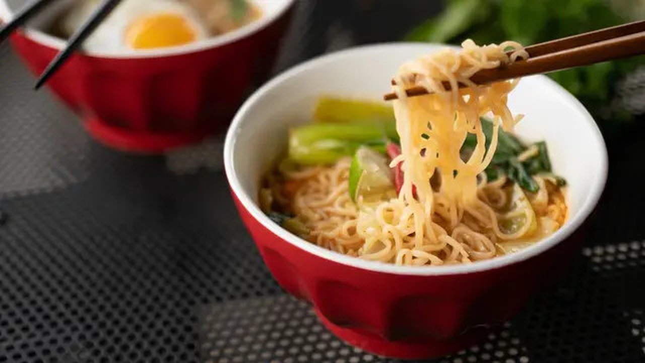 Mie instan. (Foto: Freepik/wirestock)