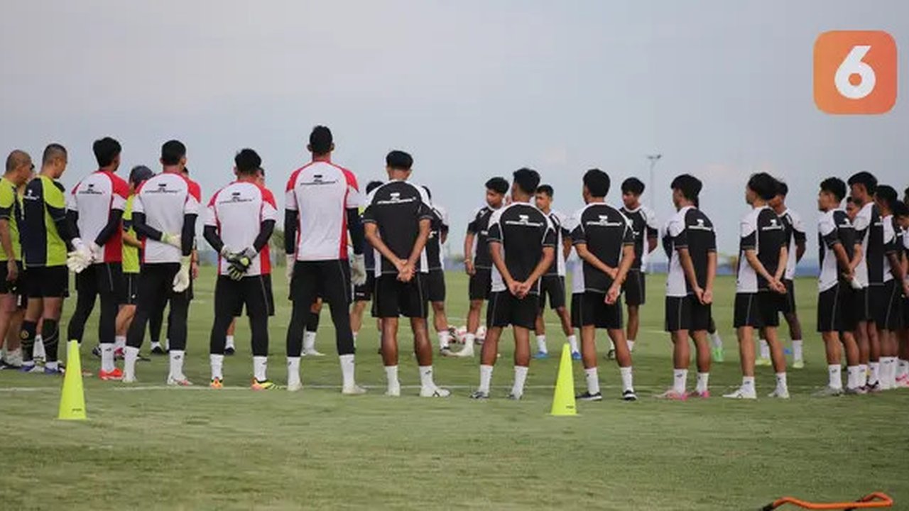 Para pemain Timnas Indonesia yang dipersiapkan untuk tampil di Piala AFF 2024 mengikuti pemusatan latihan di Bali harii Jumat (29/11/2024). (Alit Binawan/Bola.com)