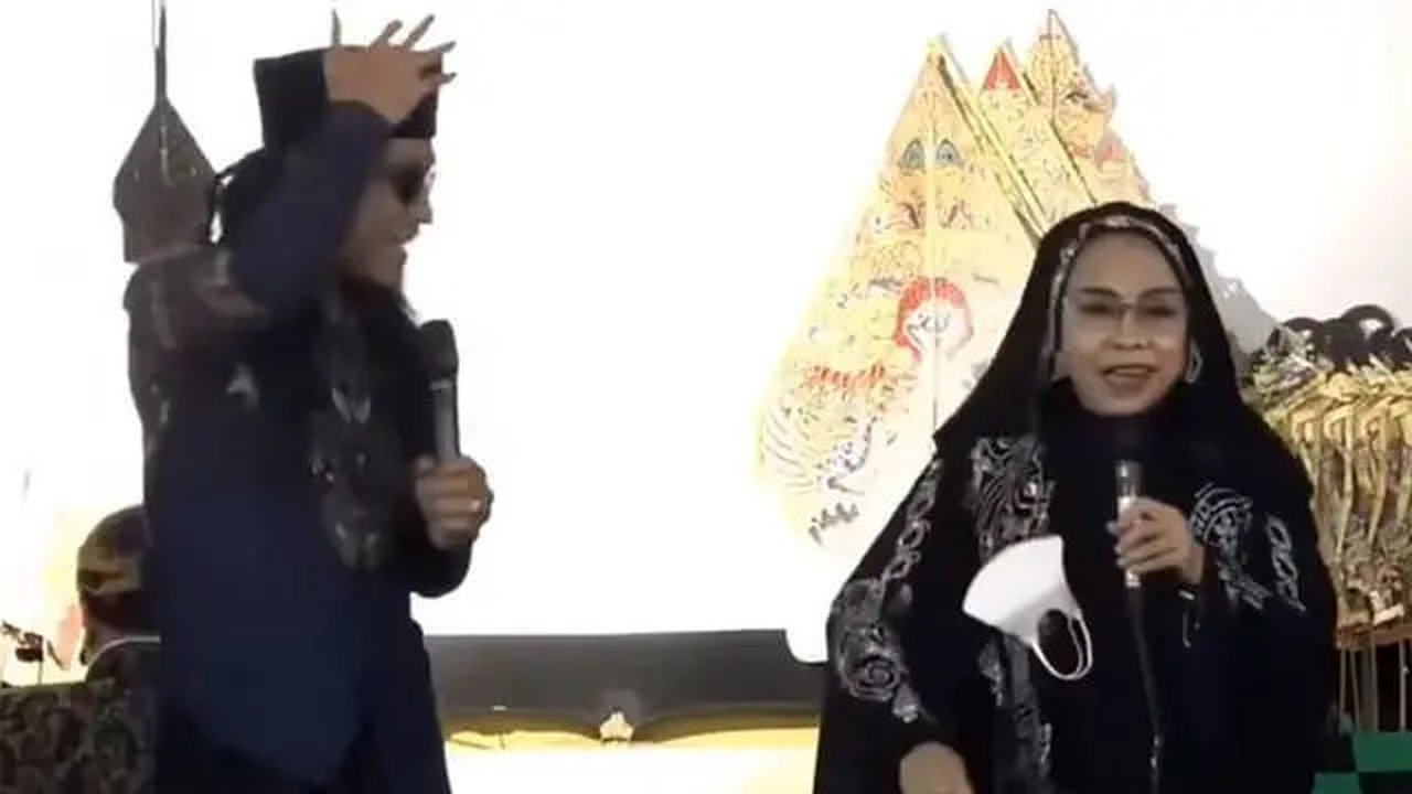 Pesinden Yati Pesek ternyata masih merasakan sakit hati atas perkataan Gus Miftah dua tahun lalu yang menyebutnya jelek dan hal lainnya. Hal ini terungkap melalui unggahan Erick Estrada di In