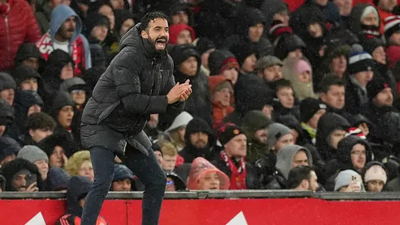 Pada empat laga pertama Ruben Amorim menjadi pelatih MU, Setan Merah hanya menang sekali. Sisanya dua kekalahan dan sekali imbang. (AFP/Oli Scarff)