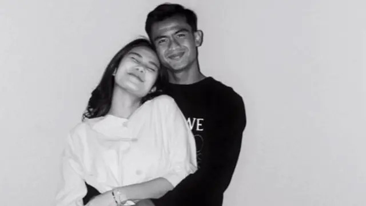 Bagikan Foto Dipeluk Pemain Timnas Indonesia Pratama Arhan dari Belakang, Azizah Salsha Diduga Sedang Hamil.  foto: TikTok @randomme__0