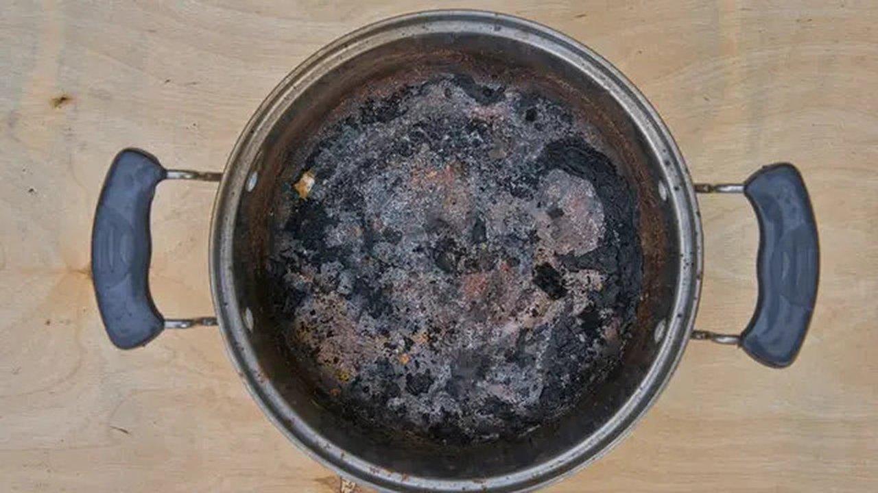 Ilustrasi panci berkarat. (Foto: Freepik)