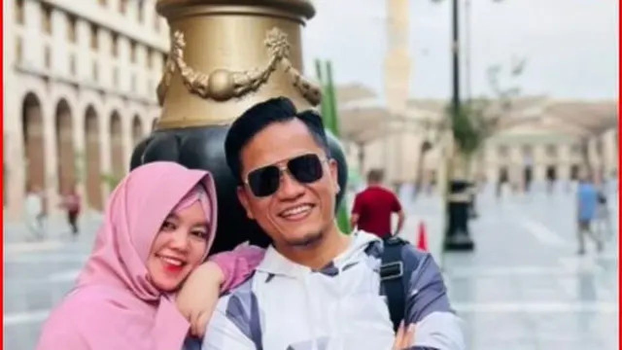 Gus Miftah bersama istri