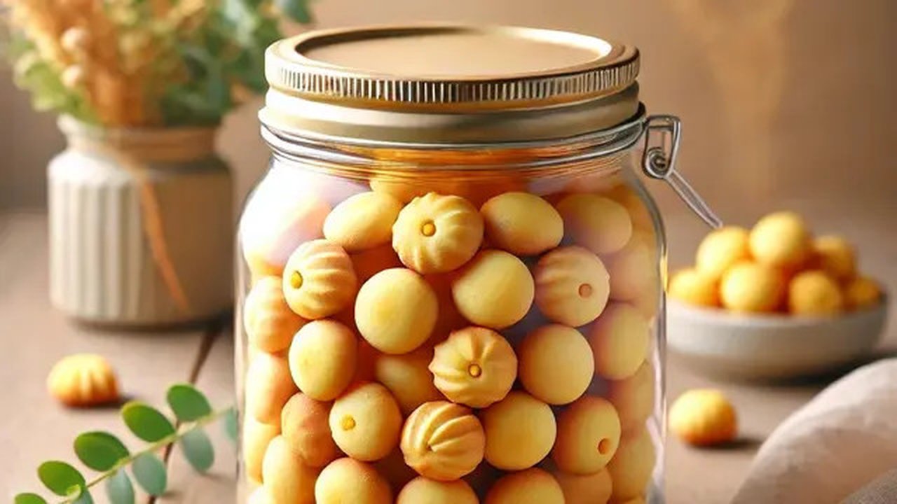 illustrasi nastar mini dalam toples copyright/ai generated