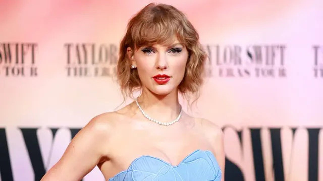 Konser yang memecahkan rekor pendapatan dan jumlah penonton tersebut dimulai Taylor Swift pada Maret 2023 dengan 44 lagu dari semua album yang telah ia rilis hingga saat ini. (Matt Winkelm