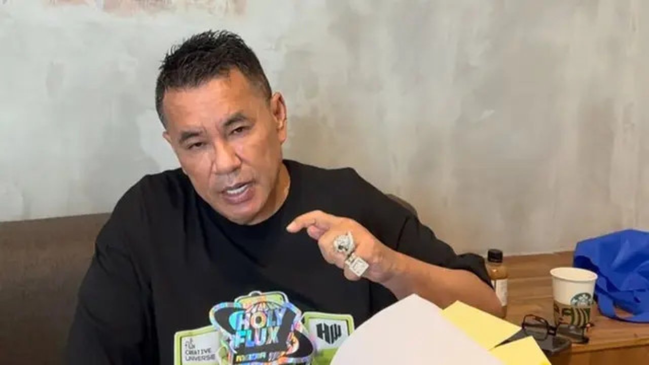 Hotman Paris Hutapea tantang Alvin Lim adu kekayaan dengan menunjukkan tabungan Rp500 miliar dalam 1 menit. Ia gerah dengan tingkah Alvin Lim. (Foto: Dok. Instagram @hotmanparisofficial)