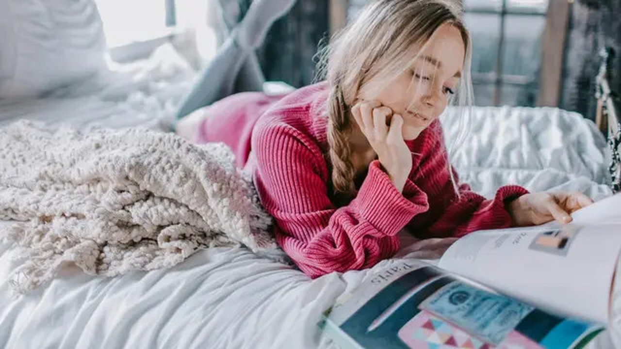 Kunci Kebahagiaan Perempuan Introvert, Pahami Langkah Mengelola Stres untuk Bahagia dalam Hidup 
(foto: Pinterest/Beautynesia.com).