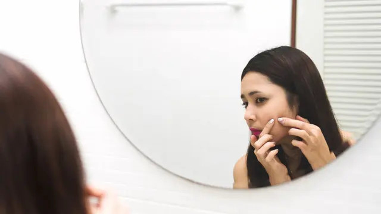 Ilustrasi penyebab pori-pori tersumbat. (c) cherayut000/Depositphotos.com