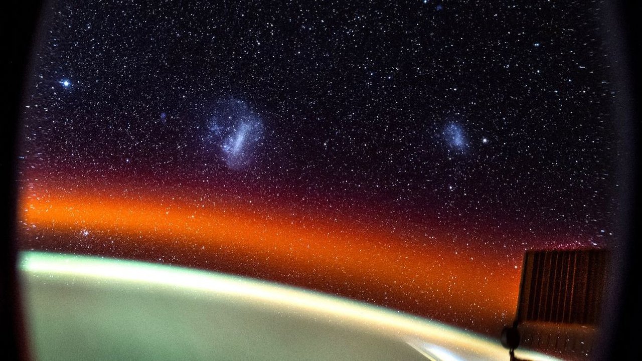 NASA astronaut Don Pettit detailed how he takes long-exposure photos from the International Space Station with a homemade star tracking tool.