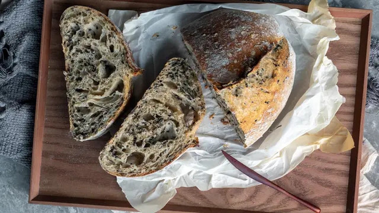 Ilustrasi roti sourdough. (dok. Unsplash.com/@vickyng)