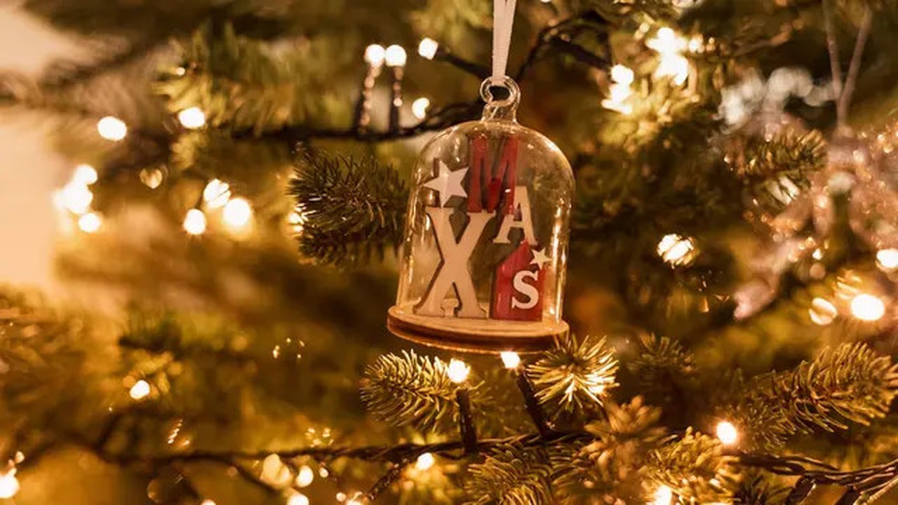 Ilustrasi pohon natal. (dok. Pixabay.com/Adhita Diansyavira)