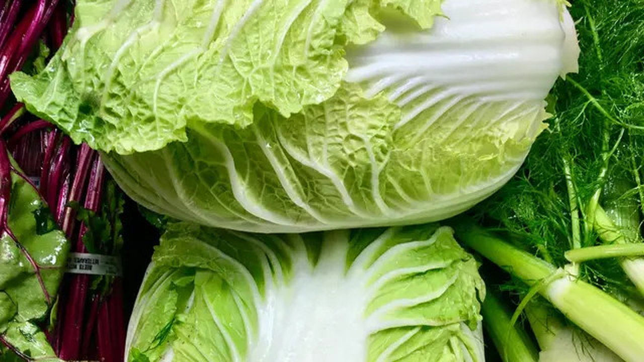 Sayur sawi putih dapat menjadi pilihan makanan untuk penderita asam urat. (Foto: Unsplash/A. Milne)