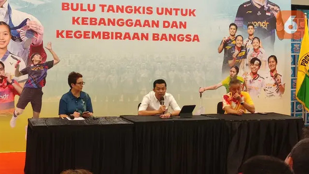 Wakil Ketua Umum I PP PBSI, Taufik Hidayat, secara resmi mengumumkan susunan pelatih pelatnas di Cipayung, Jakarta Timur, Jumat (20/12/2024). (Bola.com/Muhamad Luthfi Ma'ruf)