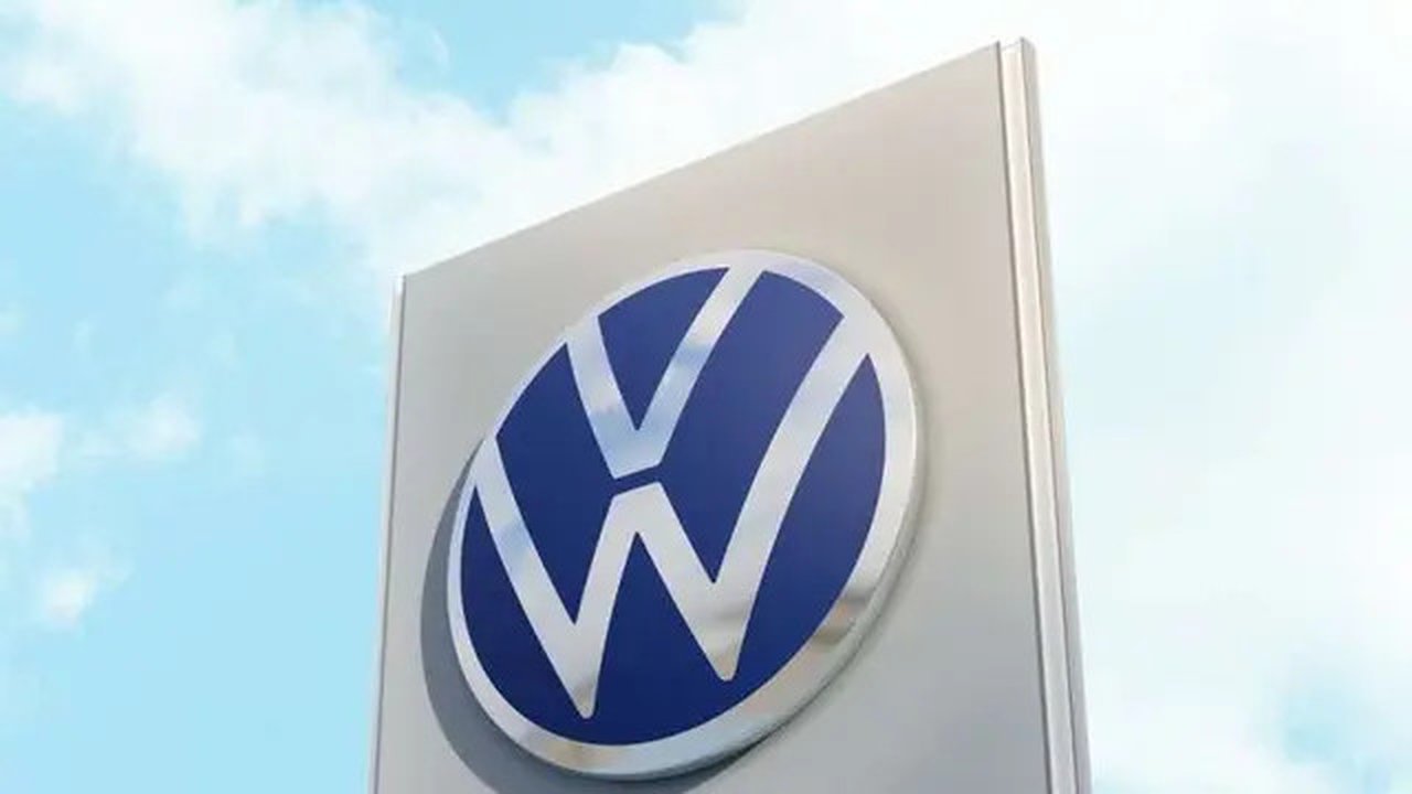 Logo Volkswagen. (Paultan/ Rendy Yansah)
